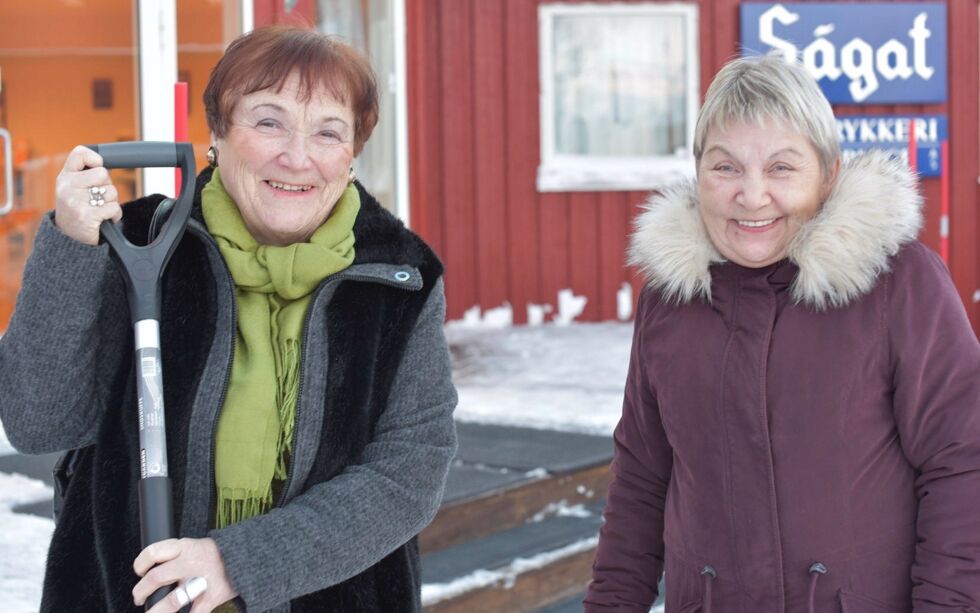 Eva Johansen og Britt Kollevåg inviterer til solfest i Lakselv.
 Foto: Irene Andersen