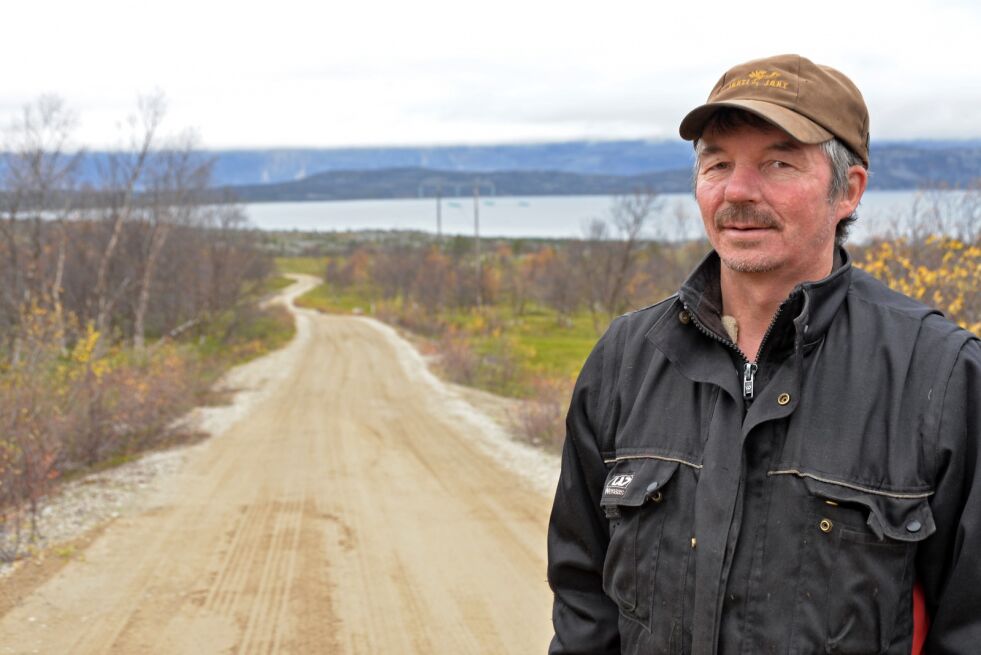 Distriktleder Per John A. Anti  bekrefter steile fronter i den årelange beite­konflikten. Bildet er fra  2015, da reinbeitedistrikt 14a truet med å stenge veien opp på fjellet fordi kommunen ikke bidro til vedlikeholdet.
 Foto: Sonja E. Andersen