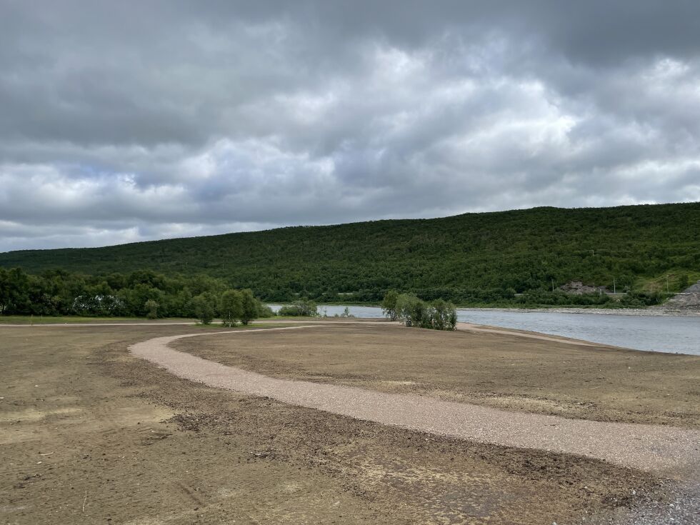 Investorene bak Tanatorget AS ønsket å bygge på Joddu-tomta ved brua, men trakk seg fra prosjektet.
 Foto: Birgitte Wisur Olsen