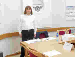Ansettelser, kompiser og journalistikk