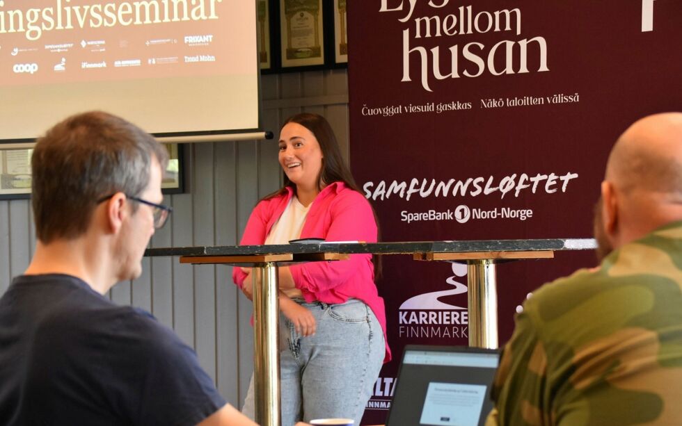 Mariell Haugli la ingenting imellom da hun talte ungdommens sak foran et samlet næringsliv i Porsanger.
 Foto: Sara Olaussen Stensvold