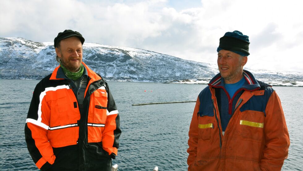 Bernt Wilhelmsen og broren, Roald Wilhelmsen, har stor tro på Smørfjord, og at det vil kunne bli liv og røre i den lille bygda i Porsanger igjen.
 Foto: Kristin Marie Ericsson