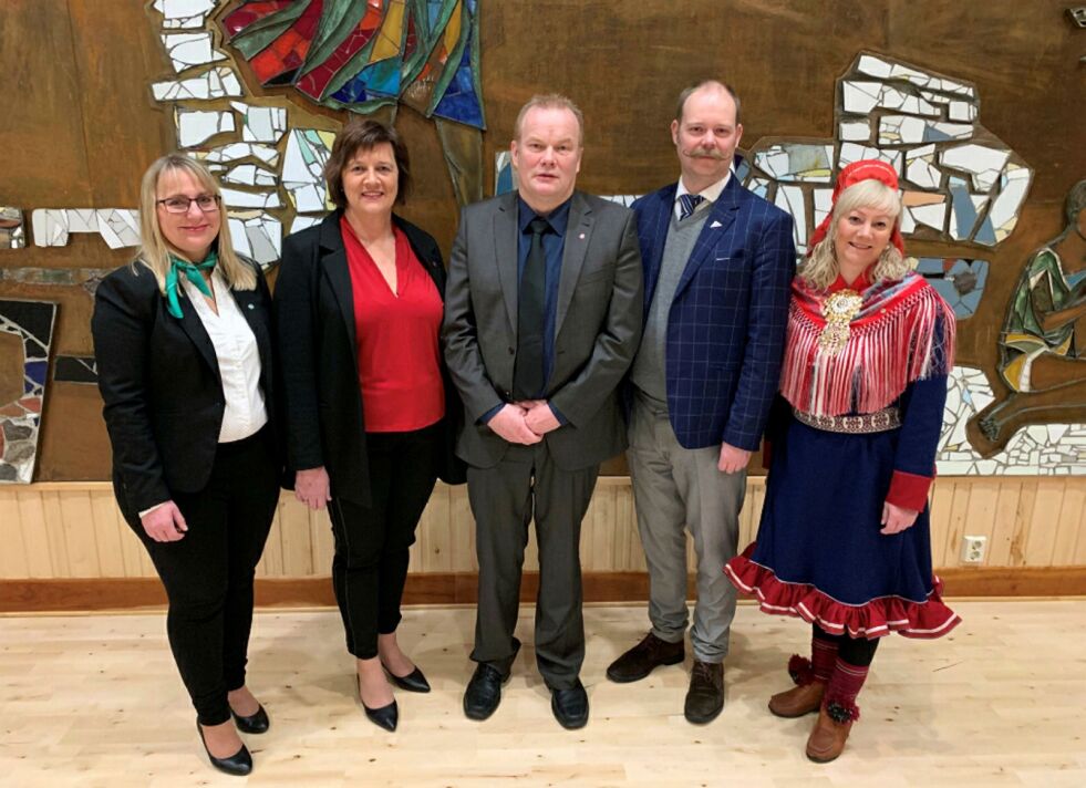 Fylkesrådet i Troms og Finnmark tar saken selv. Fra venstre Karine Eriksen (Sp), Kristina Hansen (Ap), Bjørn Inge Mo (Ap), Bjarne Rohde (SV), Anne Torill Eriksen Balto (Sp). Foto: Troms fylke