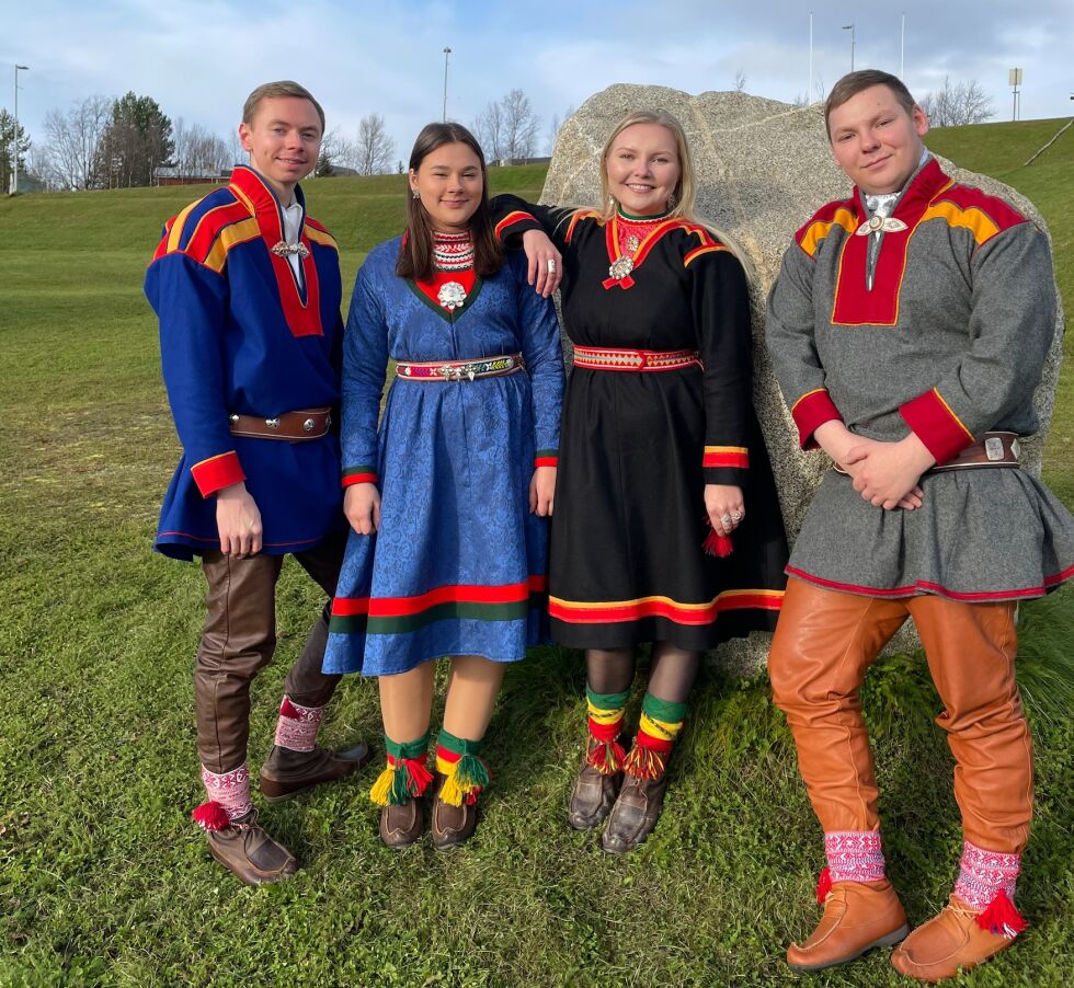 Veivisere for 2023/2024 er Jovnna Erke Varsi Solbakk (23) fra Tana, Linn-Maggi Jannok-Joma (19) fra Snåsa, Therese Olsen (22) fra Evenskjer i Tjeldsund og Per-Henning Mathisen (25) fra Nesseby.
 Foto: Samisk høgskole