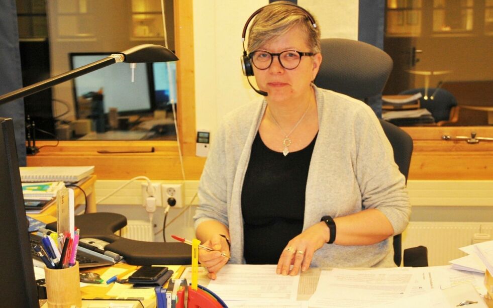 Fungerende kommunedirektør Karin Hætta oppfordrer ansatte til å vise lojalitet overfor barnevernet i Kautokeino, og begrunner det med kommunens etiske retningslinjer.
– Det er ytringsfrihet i Norge og man kan drøfte hvor langt den går og hva som kan være akseptabelt. Men en arbeidsgiver kan oppfordre til å være gode kollegaer, argumenterer Hætta. Foto: Rita Heitmann