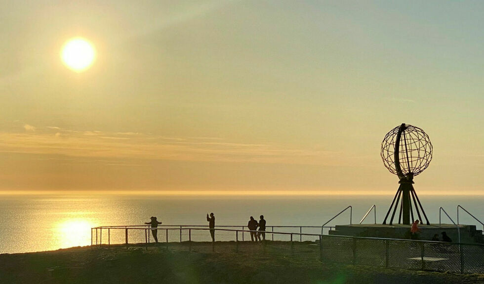 Idyllisk junikveld på Nordkapp med utsikt ut over Barentshavet.
 Foto: Jan Olsen