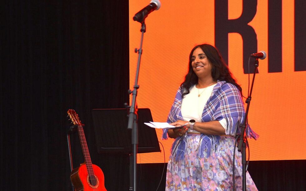 Kultur- og likestillingsminister Lubna Jaffery her på årets Riddu Riđđu, som hun åpna.
Foto: Elin M. Wersland