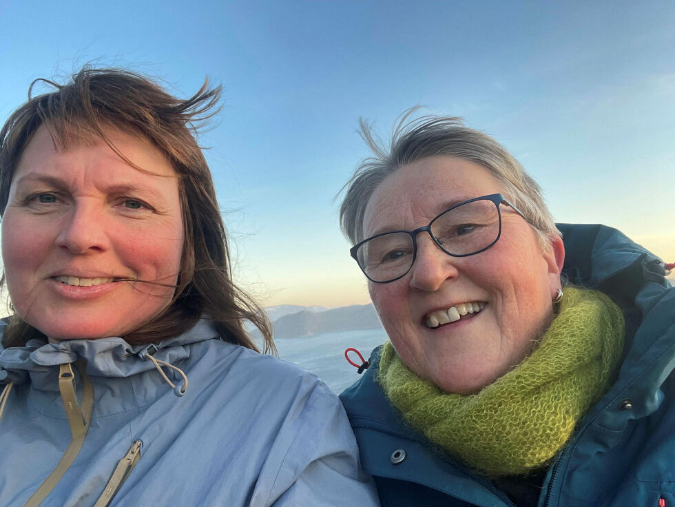 Ingrid Petrikke Olsen og Birgit Oline Kjerstad i SV er opptatt av havet.
 Foto: Privat
