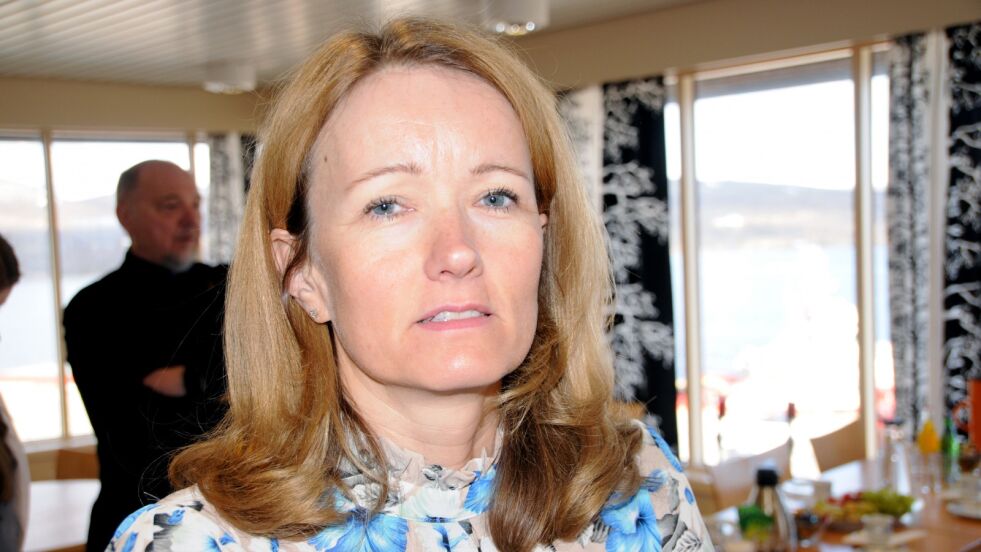 Rådmann Nina Bordi Øvergaard mente før hun ble innkalt på teppet til ordfører Rune Rafaelsen (bak) at hun syntes det var helt naturlig at Mæland svarte på kritikken på vegne av kommunen.
 Foto: Hallgeir Henriksen