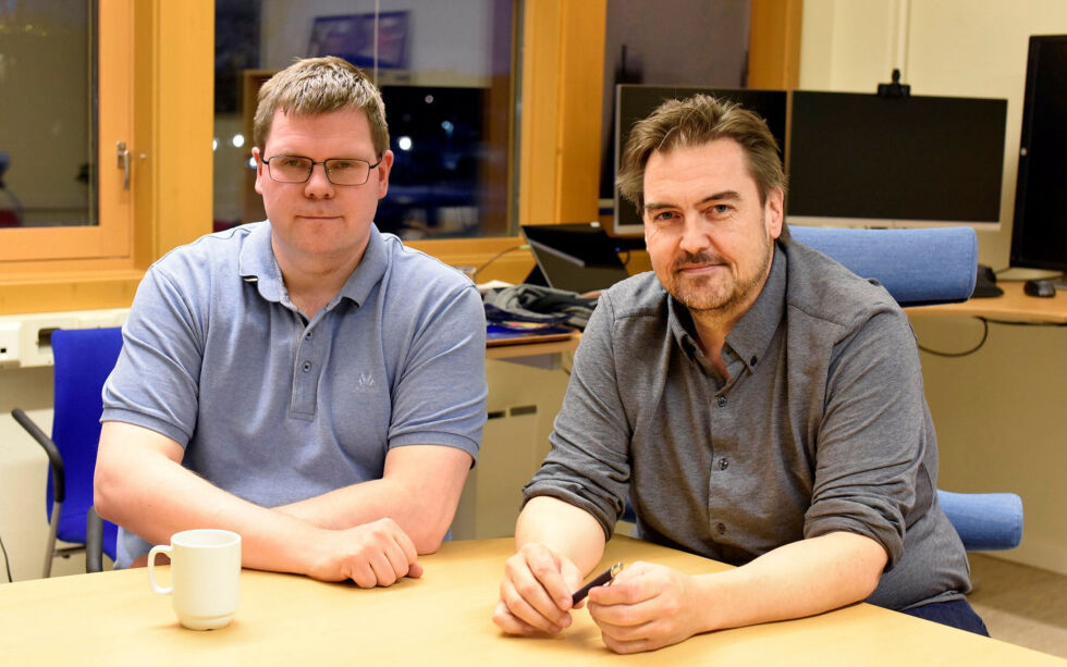 Øyvind Jonas (til venstre) og Roger Martinussen sier det er sikkerhetstiltak rundt vannverkene i Porsanger, men de ønsker ikke å gå ut med detaljer.
 Foto: Irene Andersen