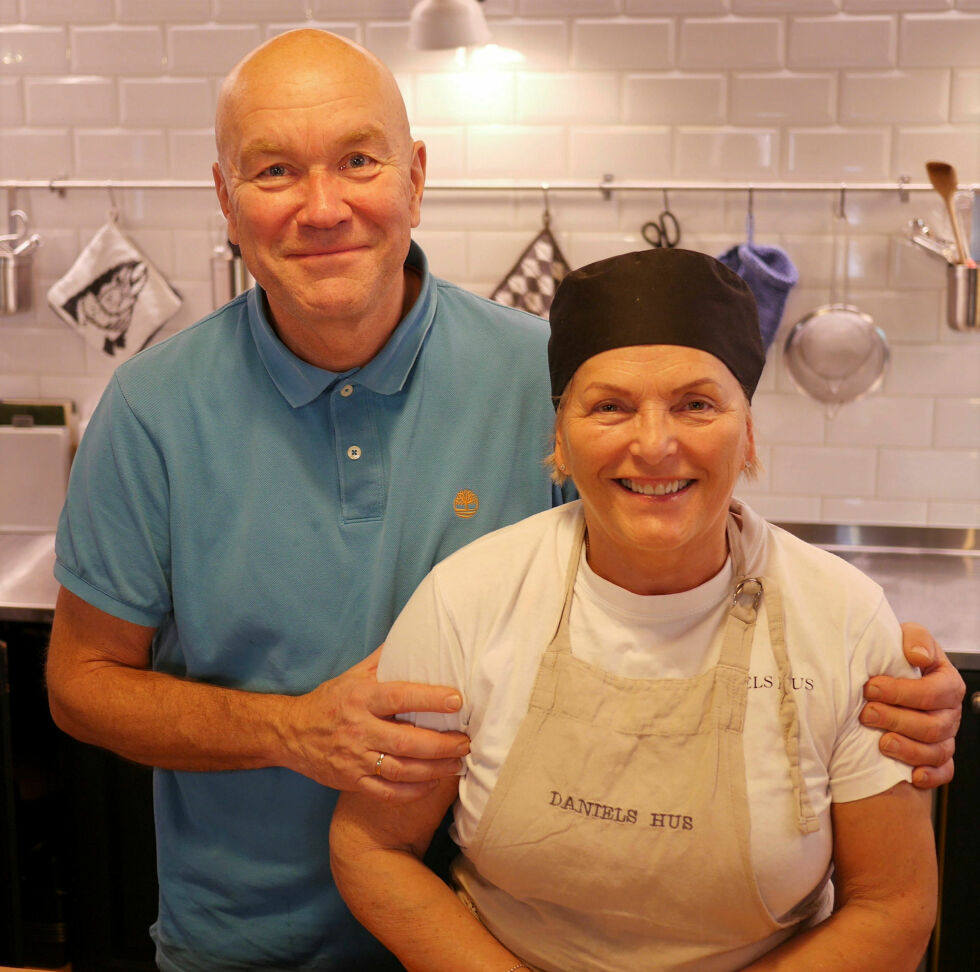 Espen og Lill-Karin Sanna på Daniels Hus er glade for at de kan bringe sine kunnskaper om lokal tradisjonsmat videre til unge folk.
 Foto: Geir Johansen