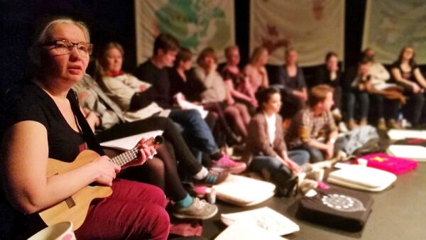 Master i teater med eget univers