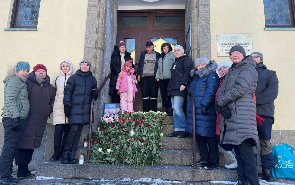 I hovedsak var det russere bosatt i Sør-Varanger, som møtte opp i en spontanaksjon for å vise sin støtte til ofrene etter terroraksjonen i Moskva fredag, der 143 mennesker er bekrefta drept.
 Foto: Nikita Møllersen