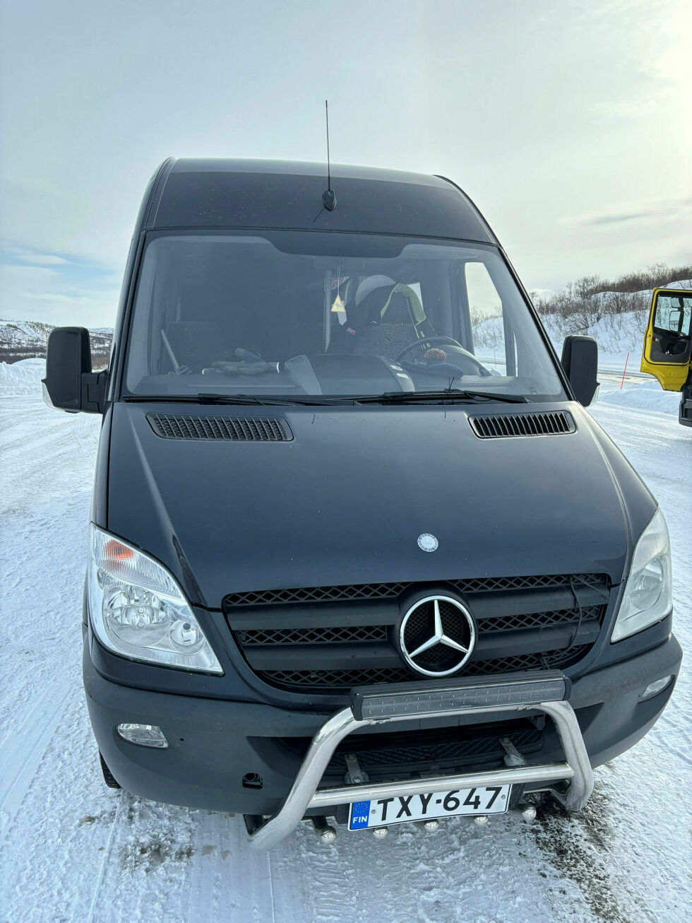 Denne finske minibussen var blant de 48 kontrollerte kjøretøyene under tre kontroller på ulike sider i Øst-Finnmark sist uke.
 Foto: Statens vegvesen