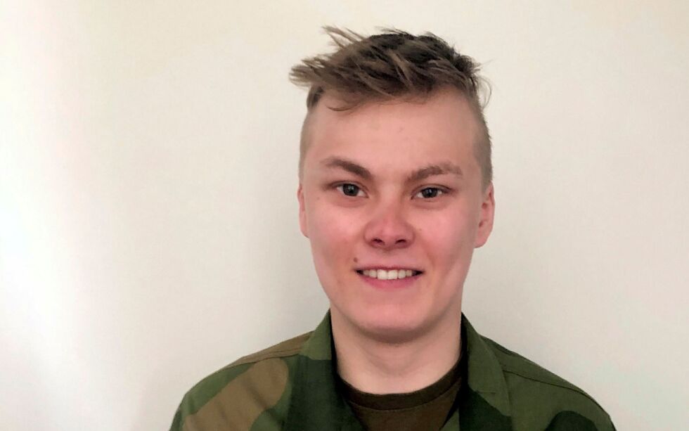 Nils Olaf Eira Hætta (20) fra Kautokeino, feiret nylig den runde dagen sin i tjeneste på grensa mot Finland. Foto: Privat