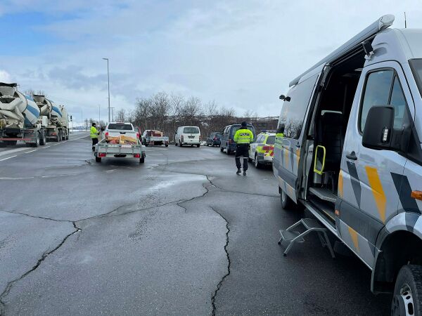 13 biler avskilta i storkontroll