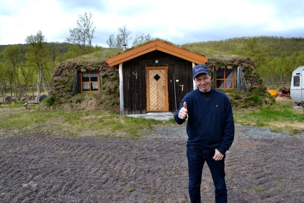 – Jeg satser på å bygge renomme og på tradisjoner sier Ole Muosát i Sámi House, som de siste ti årene har bygget tretten gammer der elleve av dem er levert rundt omkring i Finnmark og en helt ned til Nord-Trøndelag.
 Foto: Tom Hardy