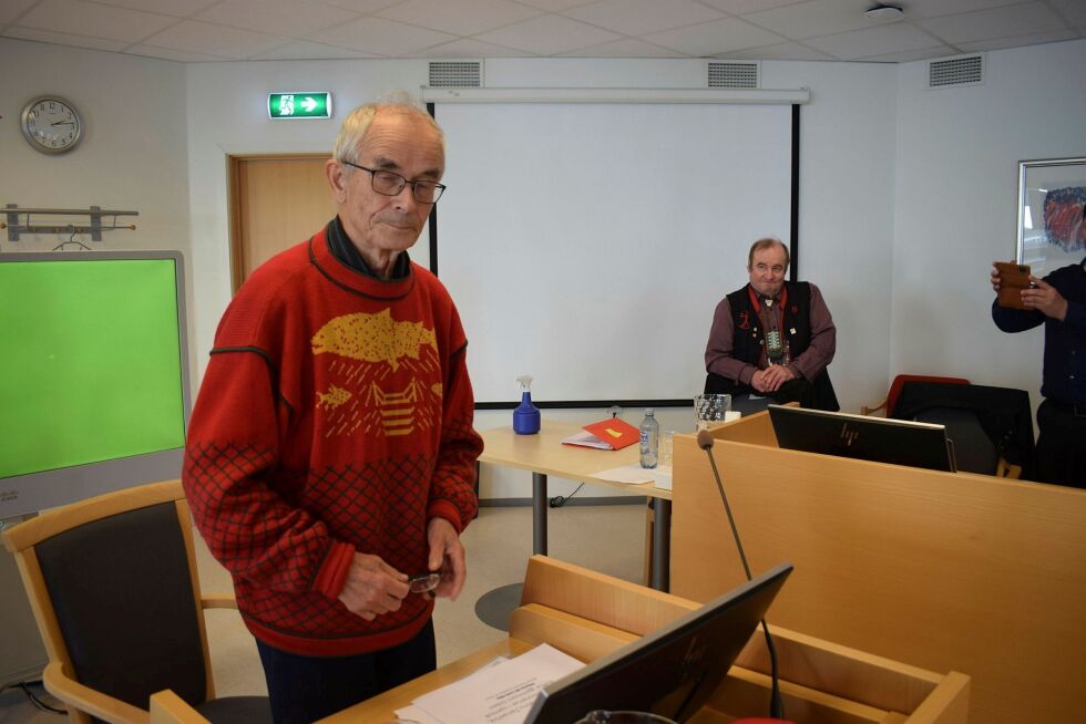 Steinar Pedersen tar Einar Niemi i skole.
 Foto: Birgitte Wisur Olsen