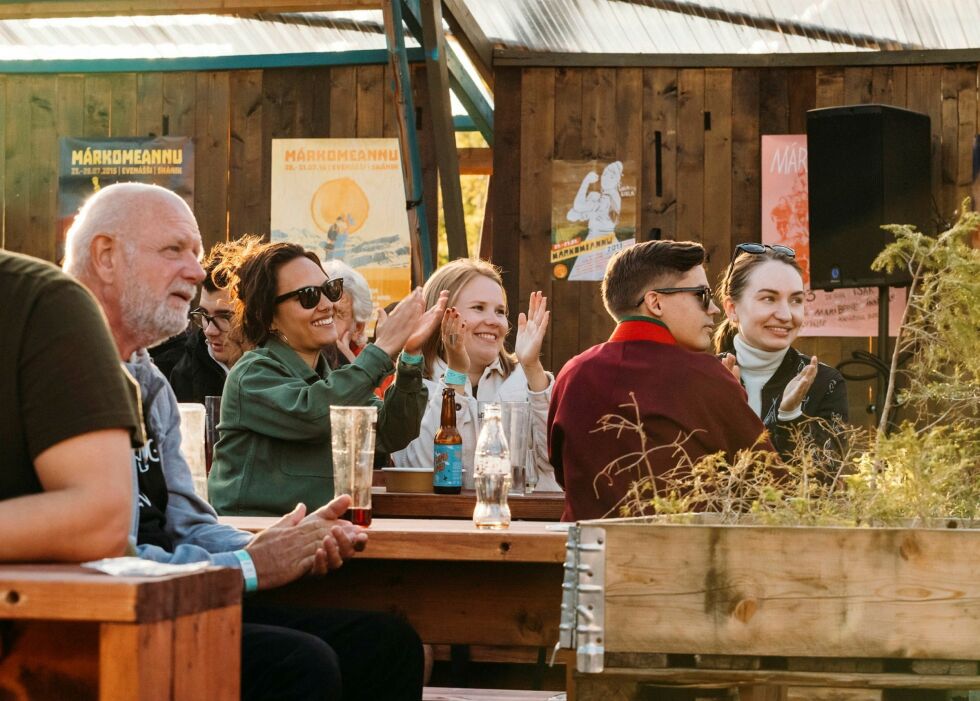 Publikum koste seg på forrige Márkomeannu-arrangement på SALT i 2020.
 Foto: Tiril Guttorm
