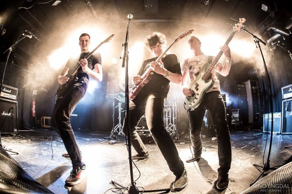 Moillrock fra Honningsvåg leverer slog, rock og koinntepella. Bandet stjal showet under årets Aronnesrock og fikk terningskast seks i Altaposten for sin konsert. Nå er de klar for årets Vinterstorm.
 Foto: Rino Engdal