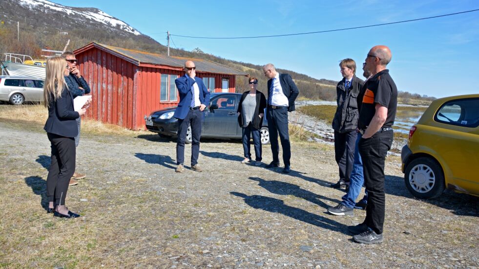 Fra venstre dommerfullmektig Máret Aile Sara, Wilmar Gerhardsen, advokat Jørn Eikanger, Gerd Ann Nørstad, advokat Hallvard Østgård, advokat Carl Svend Falkanger, Bernt Wilhelmsen og Roald Wilhelmsen.
 Foto: Kristin Marie Ericsson