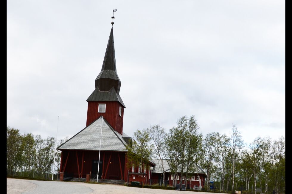 Kautokeino kirke blir skjeiv kirke for en dag når Sápmi Pride gjør porten vid.
 Foto: Steinar Solaas