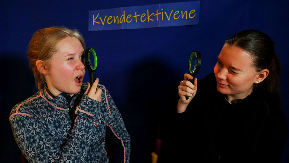 Kvendetektivene Margrete Vidal og Lilly Emilie Heggelund jakter på kvenene.
 Foto: Bjørnar Mikkelsen/Siivet