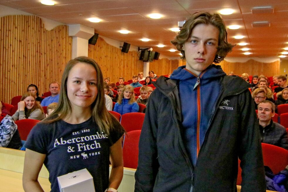 Elen Kristine Petterson fra Nesseby og Kyrill Emil Lind-Hansen fra Kirkenes fikk bestemannspriser etter at begge leverte en svært god skisesong sist vinter.
 Foto: Charles Petterson