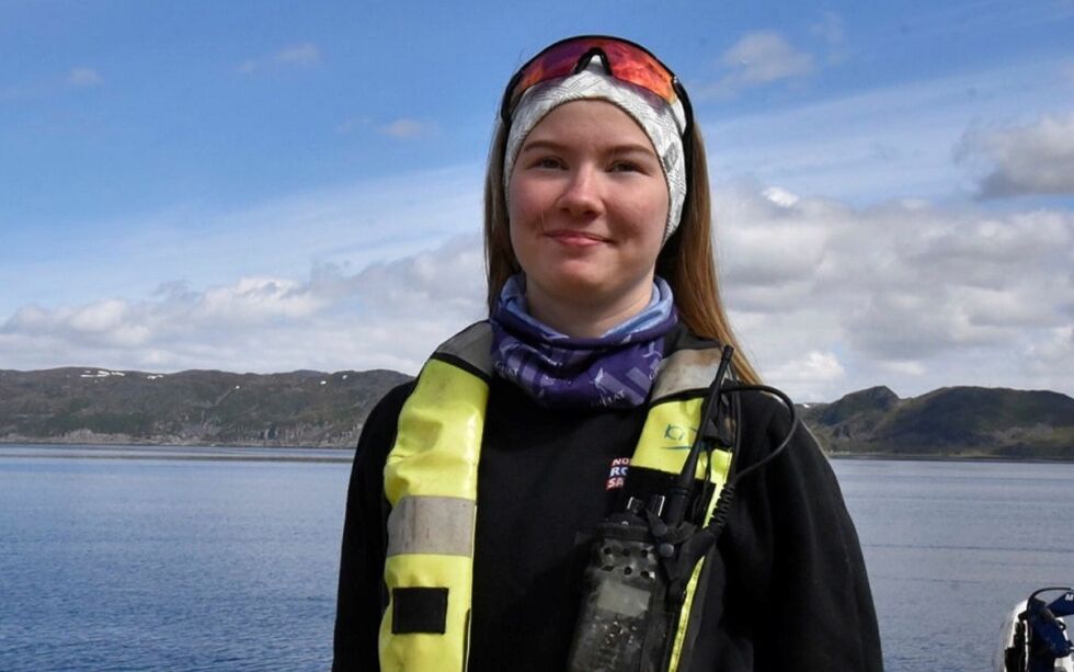 Serine Nikodemussen (17) er læring hos Norway Royal Salmon (NRS) i Kokelv. Noe hun trives godt med, og sier det er variert og trivelig arbeidsmiljø.
 Foto: Cecilie Ditløvsen
