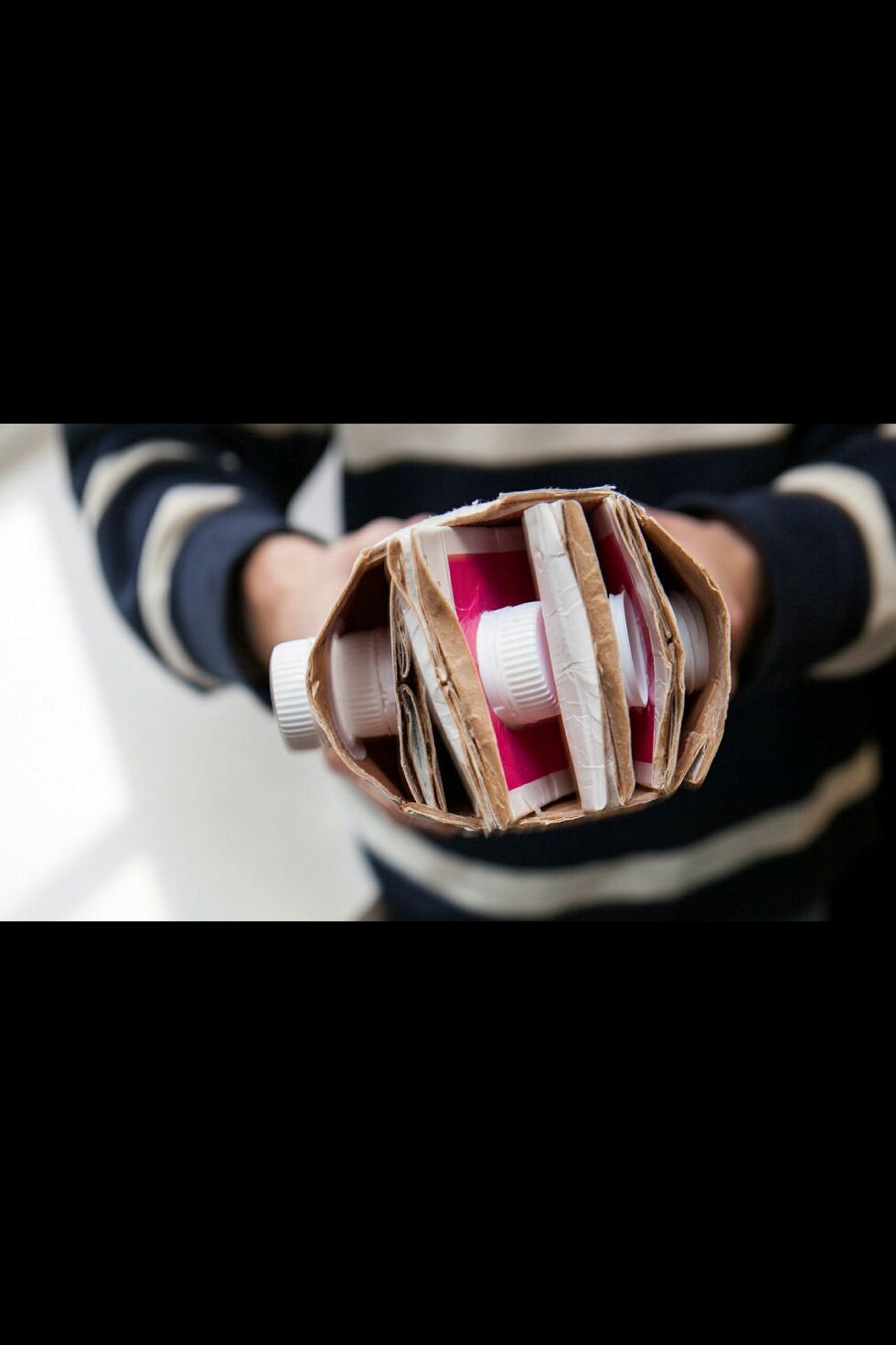 For å kunne vinne 100.000 kroner må du stappe seks kartonger ned i en tom kartong. Leverer du flate enkeltkartonger, kan du vinne 10.000 kroner.
Foto: Johnny Syversen