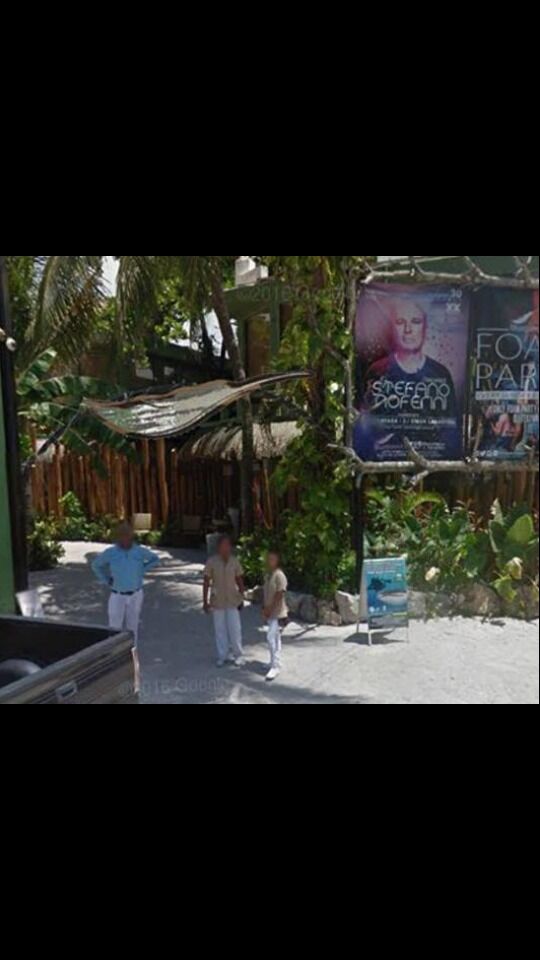 Der disse menneskene nå står ble ett av ofrene for skyteepisoden funnet.
 Foto: Google maps