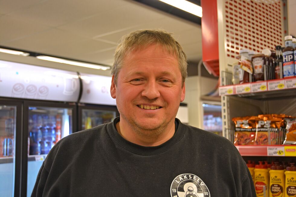 Jan Kåre Amundsen i Rens og Vask forteller til Ságat at vaskeriet hadde behov for nytt utstyr og ønsket å
 Foto: Kristin Marie Ericsson (arkiv)