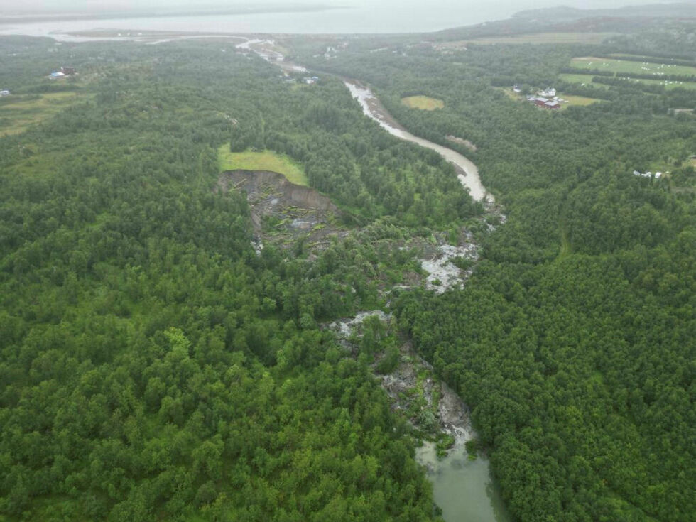 Det var tidlig tirsdag 30 juli at det gikk jordras ved Brennelva like øst for Lakselv.
 Foto: Porsanger kommune