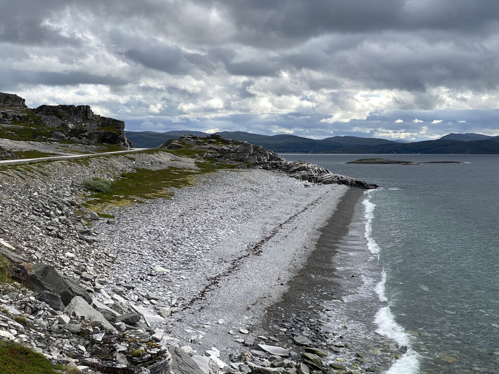 Du finner mange fine strender langs veien ut mot Havøysund.
 Foto: Roger Albrigtsen