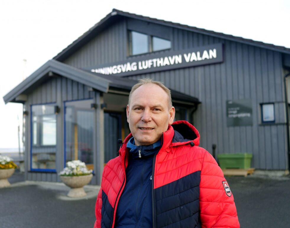 Ottar Hansen vil nå arbeide for at det blir direkte flyforbindelse mellom Honningsvåg og Alta. Han mener at dette vil bedre flytilbudet for folk i Nordkapp betraktelig.
 Foto: Geir Johansen