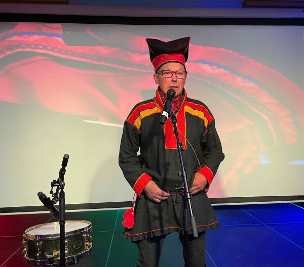 Presenterer nye artister