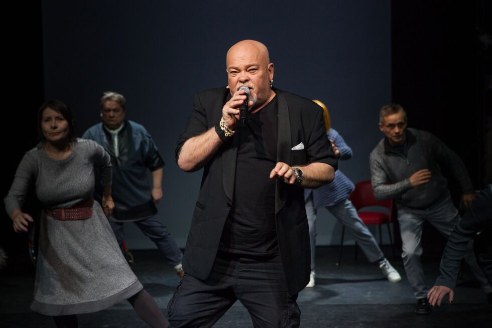 Sven Henriksen er både forfatter og skuespiller/sanger i forestillingen «Hevn».
 Foto: AM Mienna