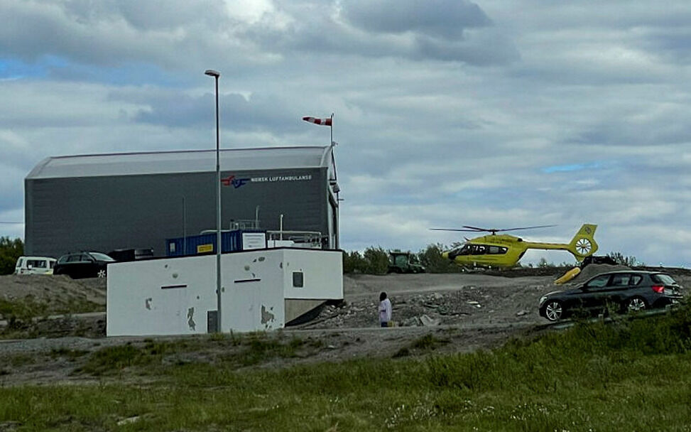 Styret i Finnmarkssykehuset vedtok å utrede ny landingsplass for helikopter bak sykehuset, med krav om at det må bygges en godkjent landingsplass der for det nye redningshelikopteret «Ser Queen».
 Foto: Birgitte Wisur Olsen