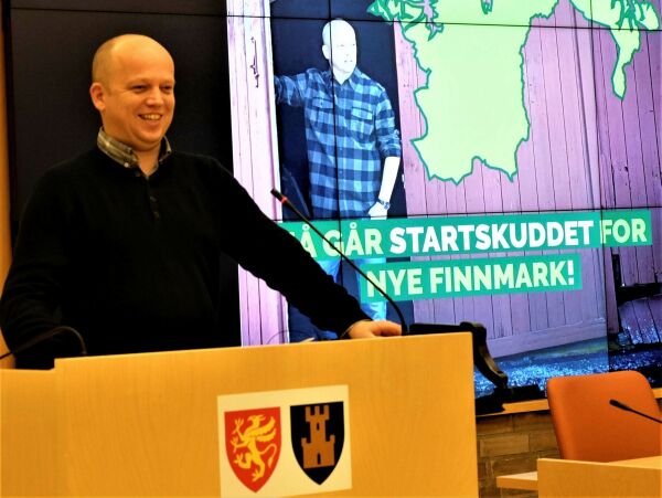 Ministeren kom  ikke tomhendt til Vadsø