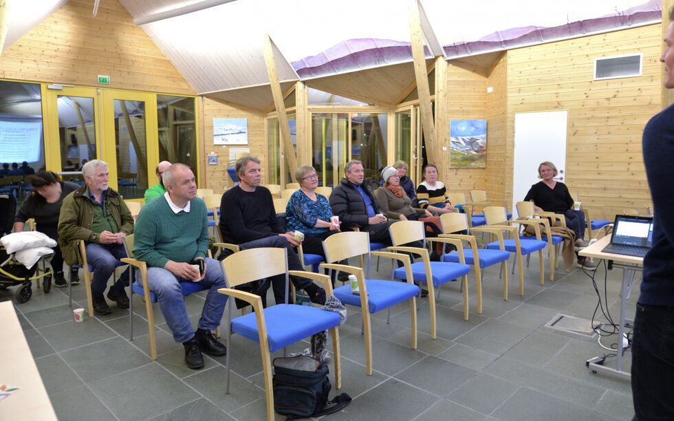 Det de fremmøtte manglet på antall, tok de igjen på engasjement under Statnetts informasjonsmøte i Børselv.
 Foto: Sonja E. Andersen