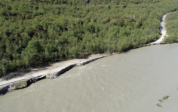 Se NVEs dronevideo fra Klemetstadveien