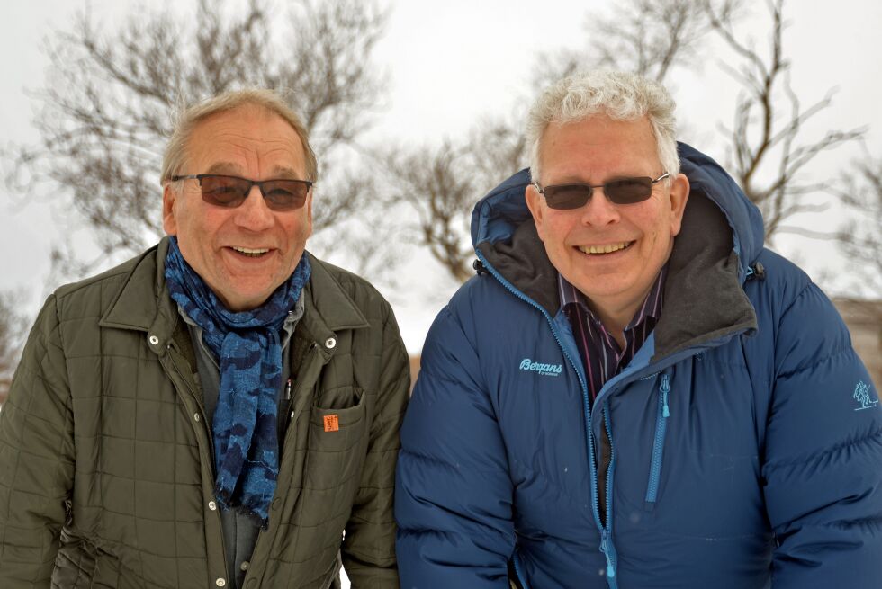 Inviterer til gospelkonsert: Oddbjørn Karlsen (til venstre) og Idar-Asbjørn Liland gleder seg til onsdag da de sammen med resten av Lakselv blandakor stemmer i med gospel, negro spirituals og litt annet i Lakselv kirke.
 Foto: Sonja E  Andersen
