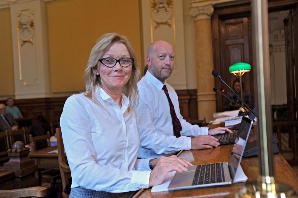 FeFos advokater, Knut Helge Hurum og Kristin Bjella, avviste krav om eiendomsrett basert på ILO-konvensjonen 169 artikkel 14.
 Foto: Erik Brenli