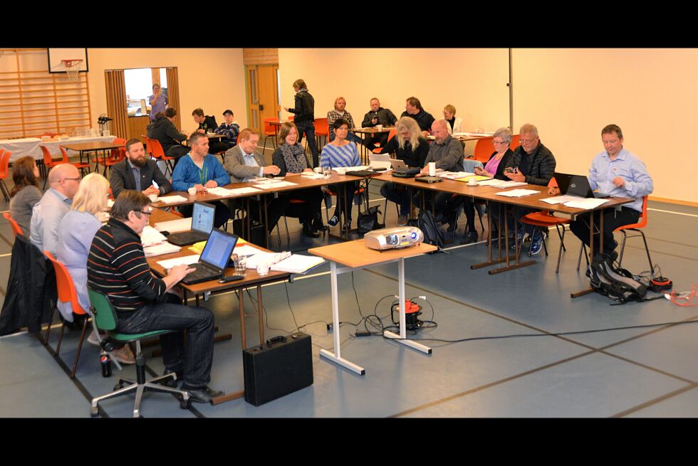 Kommunestyremøtet foregikk i Gamvik denne gang. Om lag 10 tilhørere på det meste fulgte debatten.
 Foto: Lars B Persen
