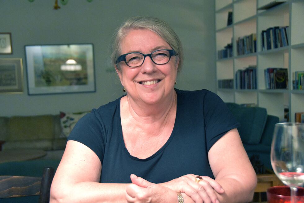 Linda Olsson er en velkjent forfatter i Norge. Hun er svensk og bor på New Zealand. I ungdommen tok hun Cand juris og hun jobbet i mange år i bank. – Min mamma har vist meg mitt første manus som hun skrev ned da jeg var fem år. Det var en detektivhistorie, smiler Linda.
 Foto: Beate Heide