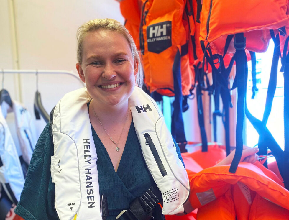 Åse Kristin Ask Bakke stortingsrepresentant på besøk hos BUA, som i statsbudsjettet 2023 får øremerka tilskudd til mer utlån av gratis sport- og fritidsutstyr, slik at flere barn blir inkludert.
 Foto: Arbeiderpartiet