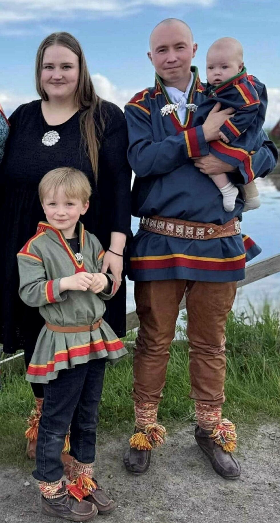 Familien består av far John Andreas, mor Dina, minstemann Isak Jovnna og storebror Jakob Elias, alle med etternavn Øien-Balto.
 Foto: Hans-Petter Tapio