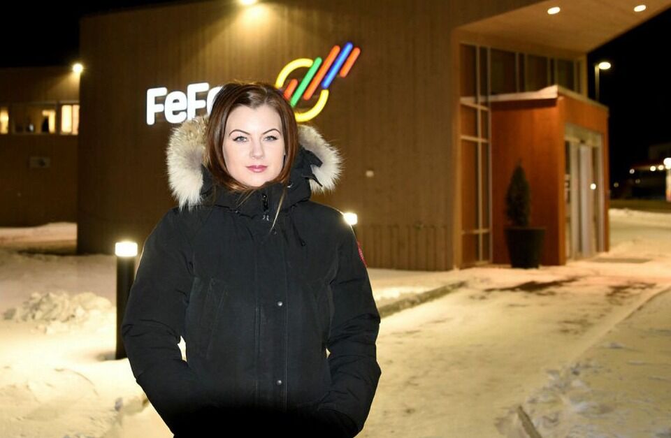 Sykepleierstudenten Maj-Britt Kollevåg Busæt førte saken for sin mor for både jordskifteretten og lagmannsretten, og vant frem begge steder. - Jeg sitter med en oppfatning av at FeFo ikke respekterer eksisterende rettigheter for private grunneiere i Finnmark, sier hun. Foto: Lars Birger Persen