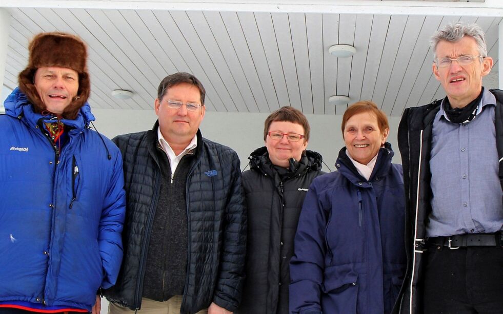 Finnmarkskommisjonen, som består av (fra venstre) Ole Henrik Magga, John Bernhard Henriksen, Veronica Andersen, Hilde Heggelund og leder Jon Gauslaa henter inn egne opplysninger for å kunne ta stilling til de mange rettighetskrav i feltene de gjennomgår.
Foto: Torbjørn Ittelin