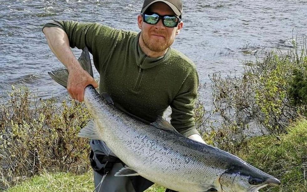 Thomas Wickstrøm startet årets laksesesong i Jakobselva med denne storlaksen.
FOTO: PRIVAT
